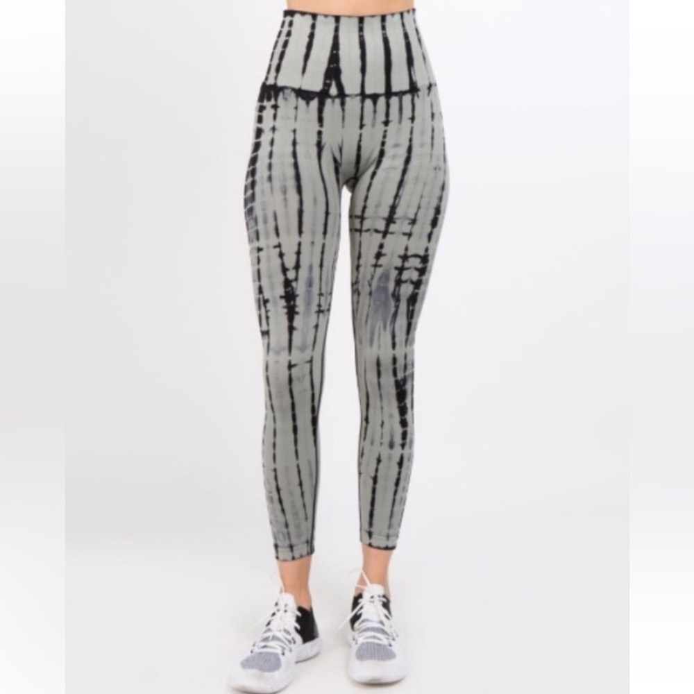 YELETE High Waist Tie Dye Leggings Medium in Sage/Navy NWT 130 - Picture 2 of 5